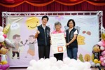 社會局廖主秘區長與結業證書代領者合影
