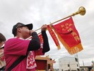 新社九庄媽哨角隊員吹哨