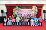 與賢伉儷家庭合照
